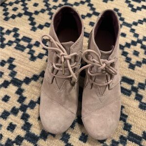 Toms Women's Lace Up Boots - Taupe Suede. Great condition.